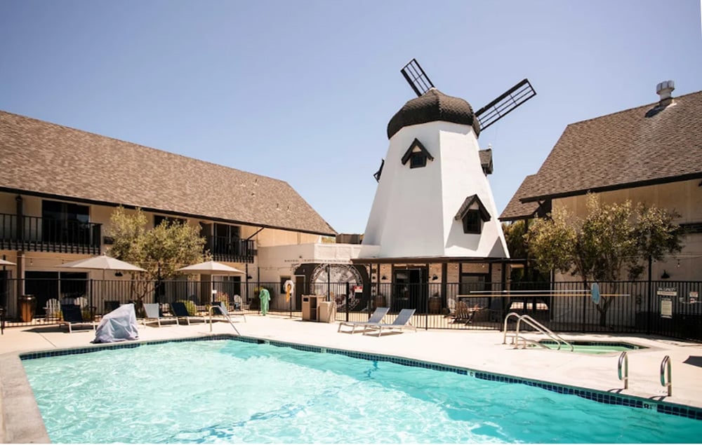 Sideways Inn