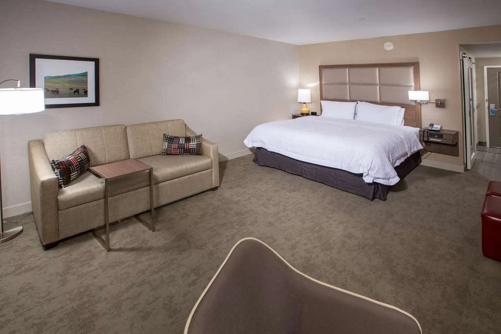 Hampton Inn & Suites