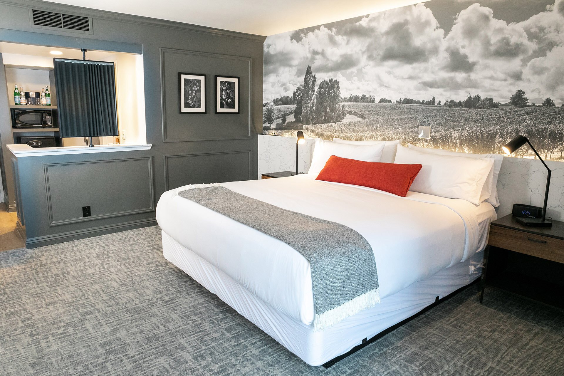 Vinland Hotel & Lounge