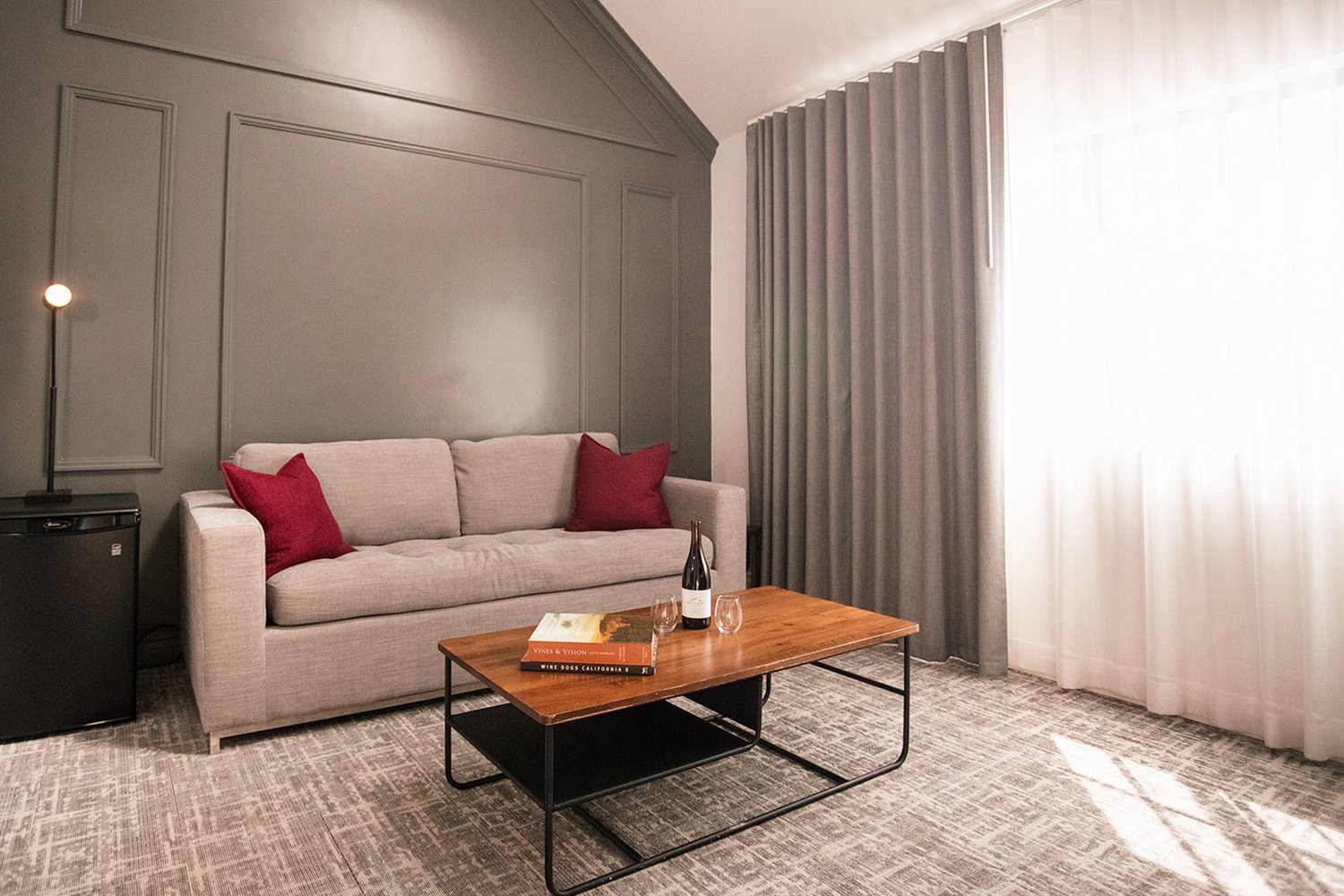 Vinland Hotel & Lounge